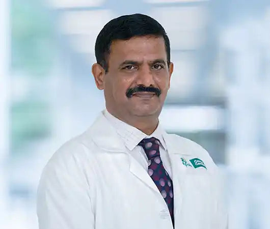 Portrait du Dr Chandrasekhar, chercheur spécialisé dans les études sur le stress, l’anxiété et les plantes adaptogènes
